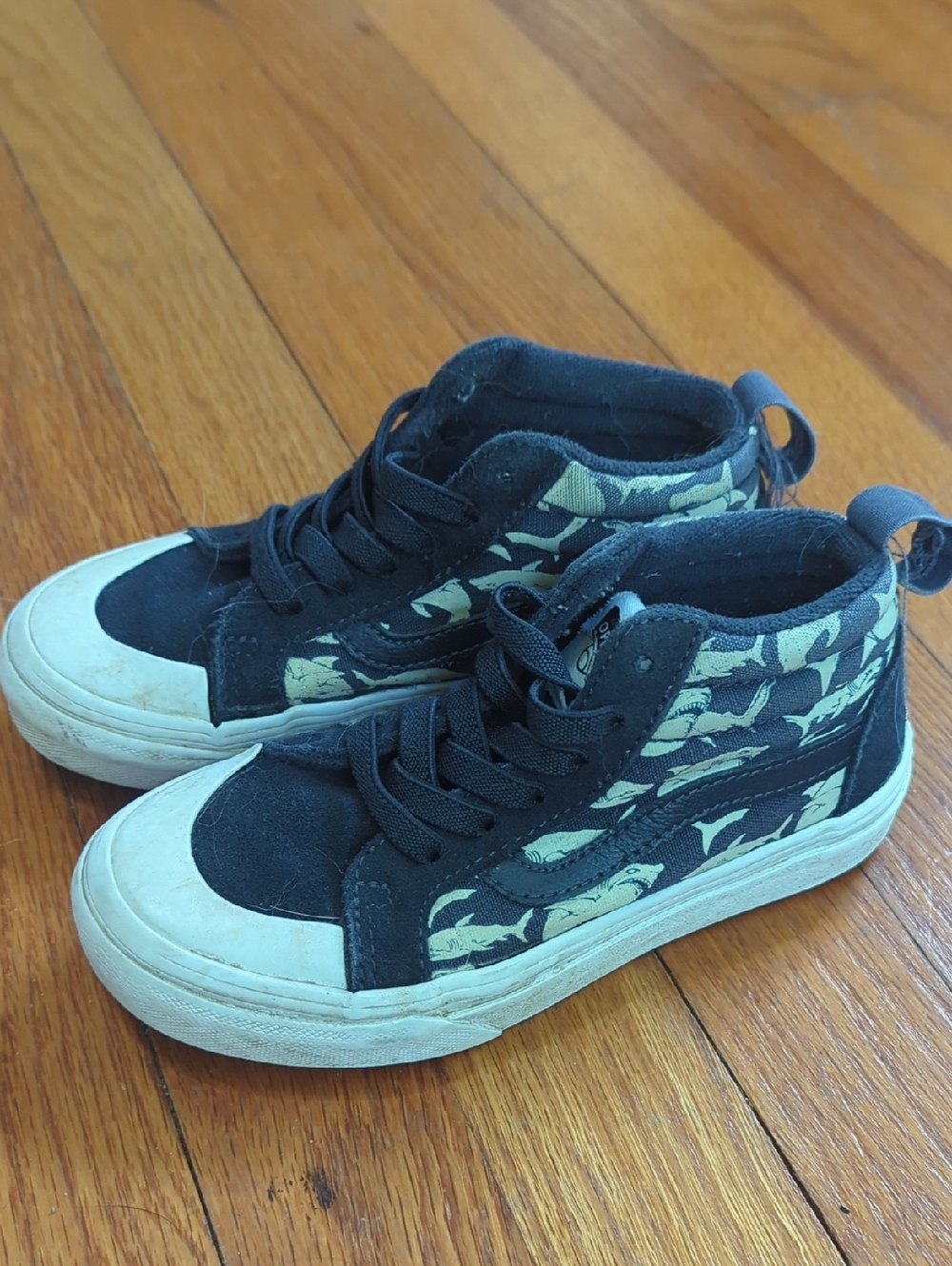 Vans Kids High-Top Sneakers in Black with Glow Shark Pattern